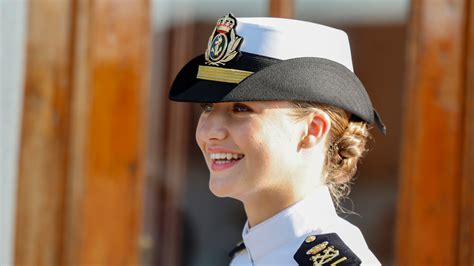 La princesa Leonor ingresa en la Escuela Naval de Marín: así .